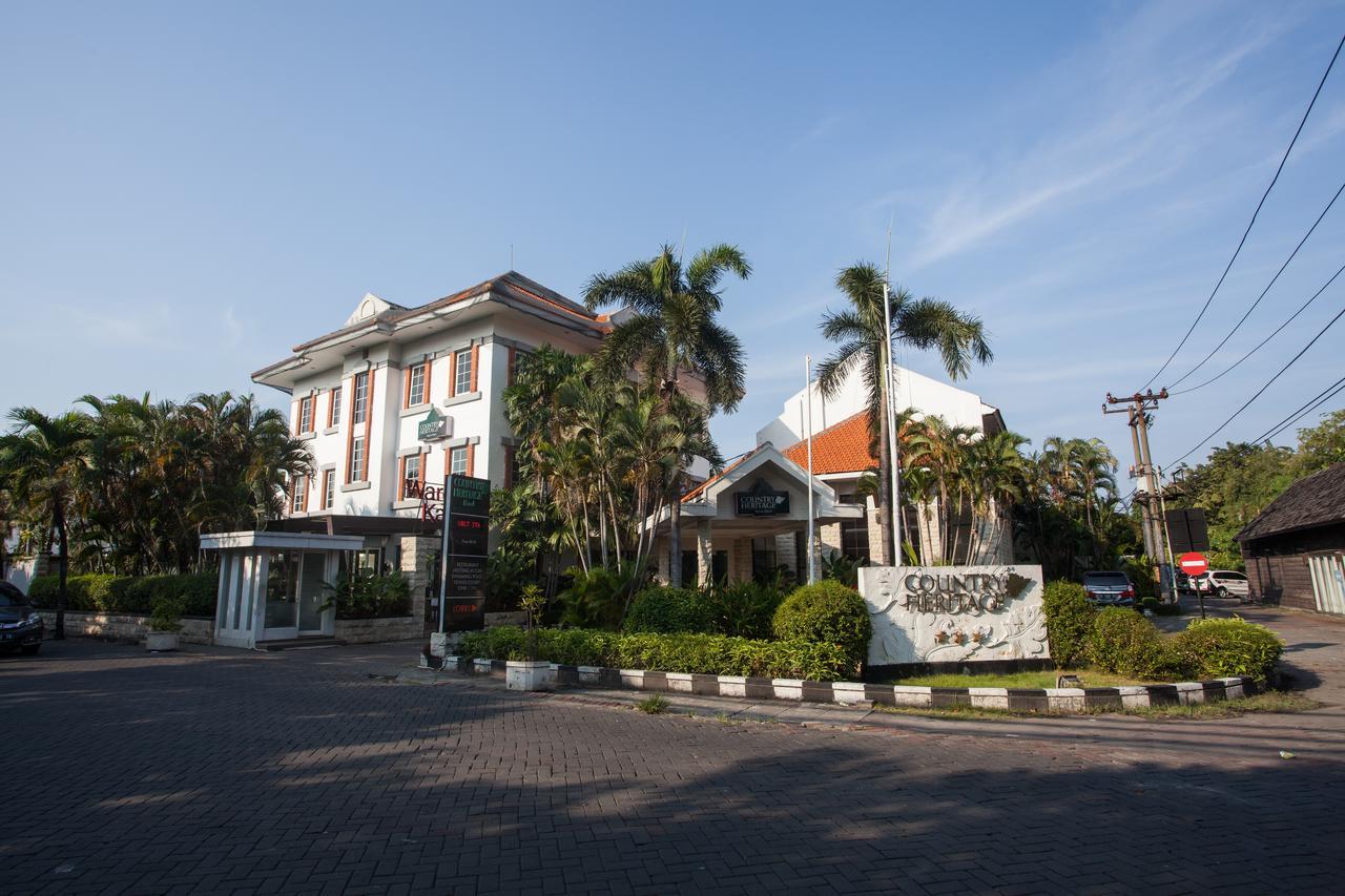 RedDoorz Premium @ Raya Nginden Hotel Wonocolo Luaran gambar